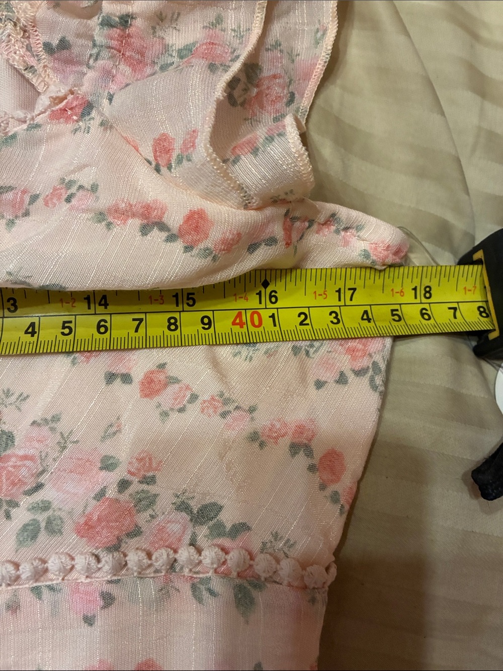 Cottage core feminine ditsy floral midi dress - Picture 14 of 14